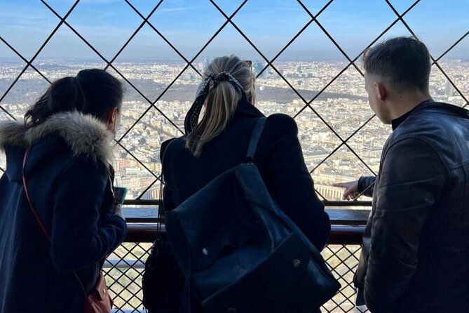 Paris: Eiffel Tower Summit Small-Group Guided Tour Max 6 People - Unlimited summit time: how to use it for photos and calm views