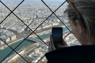 Paris: Eiffel Tower Summit Small-Group Guided Tour Max 6 People - Meeting near 14 Av. de la Bourdonnais: how to stay calm