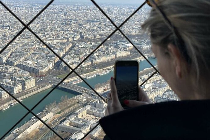 Paris: Eiffel Tower Summit Small-Group Guided Tour Max 6 People - Meeting near 14 Av. de la Bourdonnais: how to stay calm
