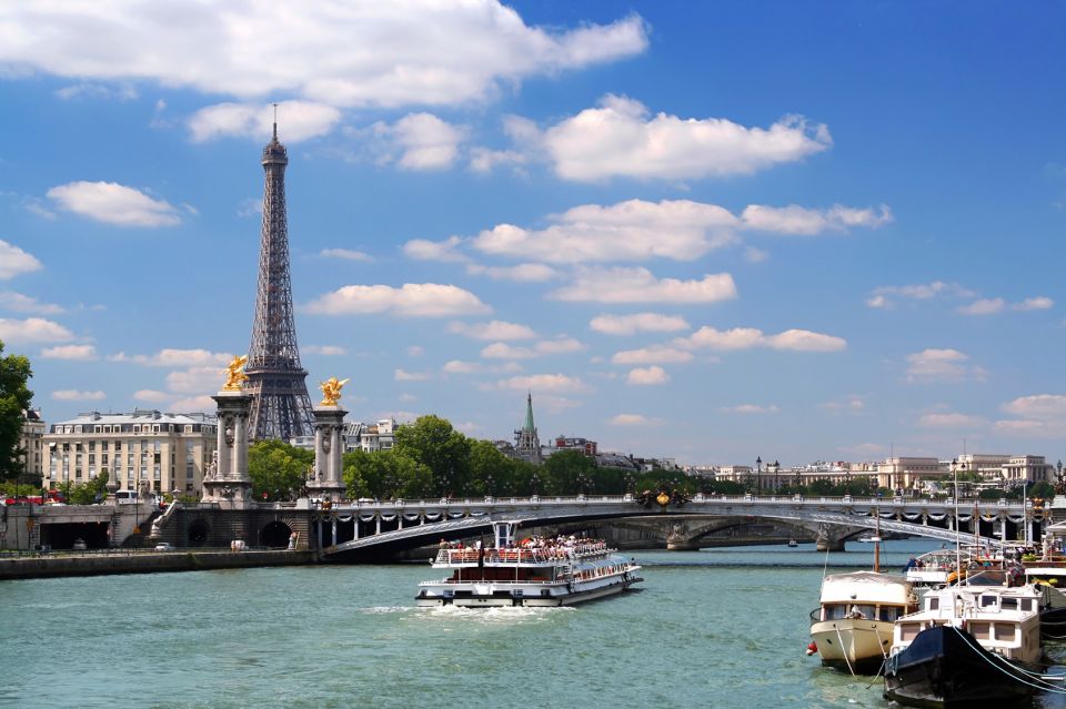 Paris: Eiffel Tower Tour & Seine River Cruise Tour - Up to the 2nd floor: the view that usually hits first