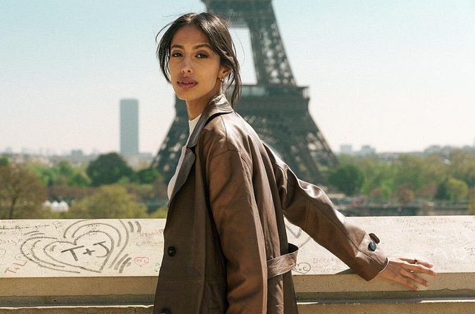 Paris: Eiffel Tower Vintage Photoshoot - Price and Value: $47.66 Per Group Up To 15