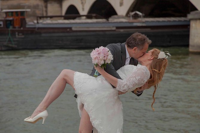 Paris Eiffel Tower Wedding Vows Renewal Ceremony with Photo Shoot - Meeting Point to Finish Line: What “Private and Walkable” Means for Your Day