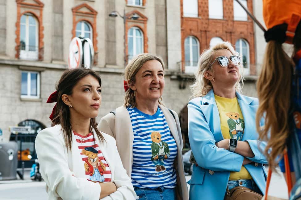 Paris: Emily TV Show Locations Guided Walking Tour - 8 Rue de Montpensier: cobblestones from 1734 and a legendary dining legacy