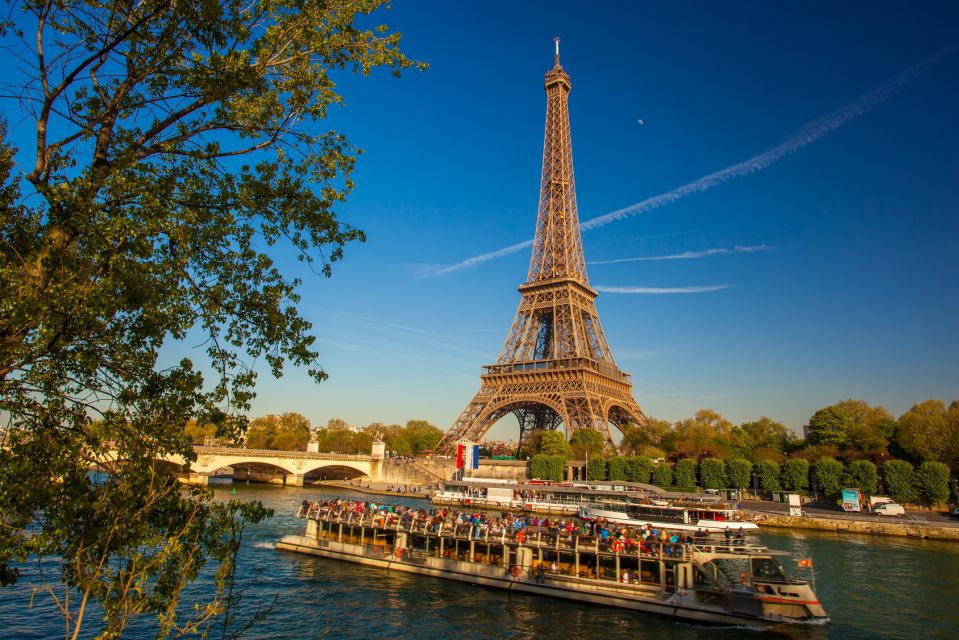 Paris: Evening Bike and Boat Tour - The ride to the Eiffel Tower: Notre-Dame, Louvre Pyramid, and those lights