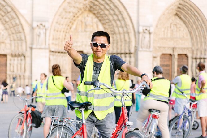 Paris Evening Snapshot Bike Tour - The Eiffel Tower start: when the City of Lights turns on