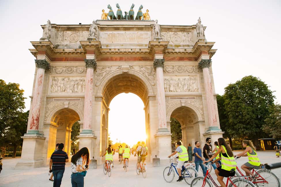 Paris Evening Snapshot Bike Tour - Rain or shine: what weather means for your comfort level