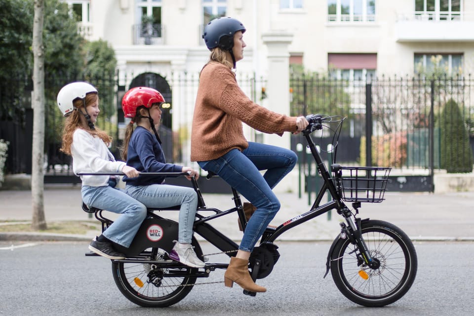 PARIS: Family e-bike longtail renting - The family longtail e-bike advantage in Paris