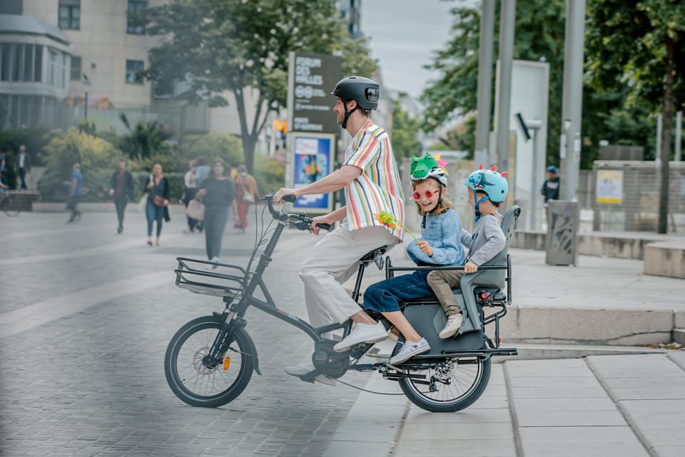 PARIS: Family e-bike longtail renting - Included gear vs optional add-ons: plan smart