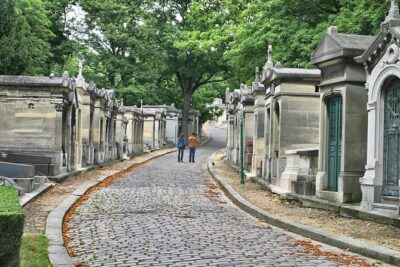 Paris: Famous Graves of Pere Lachaise Cemetery Guided Tour - Père Lachaise in 2 hours: how the highlight route works
