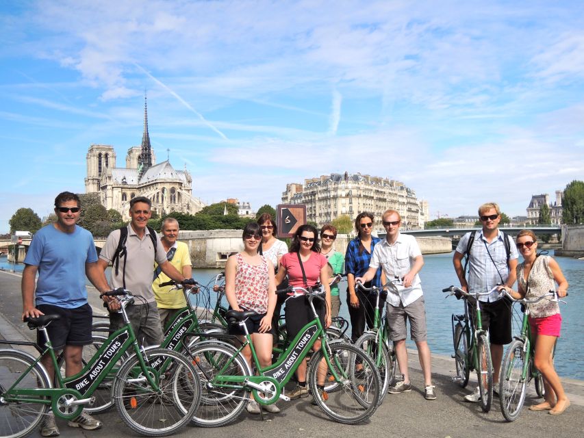 Paris: Famous Monuments Cycling Tour - Pont des Arts and the bridges of Paris: why the river matters