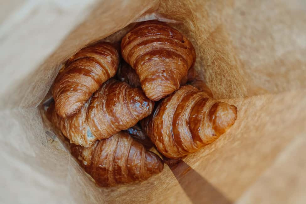 Paris: Food and Wine Tasting Walking Tour in Le Marais - Cheese flight and natural wine finale