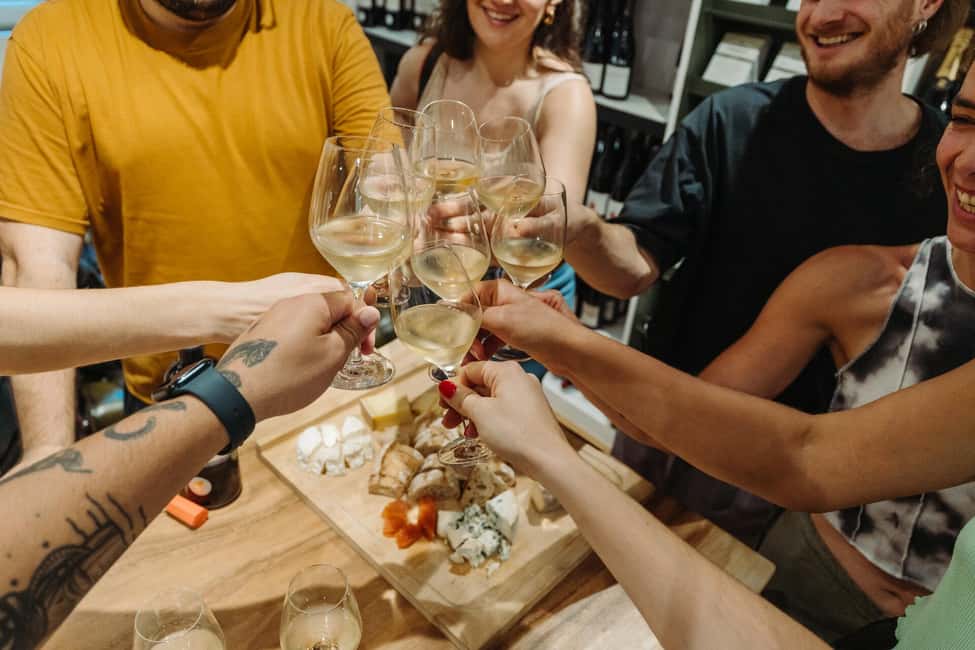 Paris: Food and Wine Tasting Walking Tour in Le Marais - The butter croissant opener: why this start matters