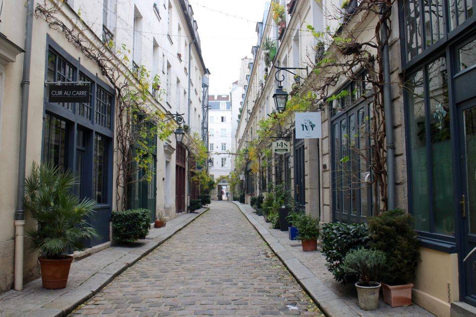 Paris: Food Market Tour in Bastille - Hot chocolate or hot wine, plus a story of the French Revolution