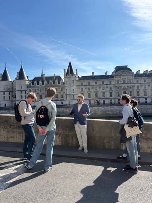 Paris: French Monarchy Intrigues Walking Tour - The Louvre finale: what to spot when you walk inside