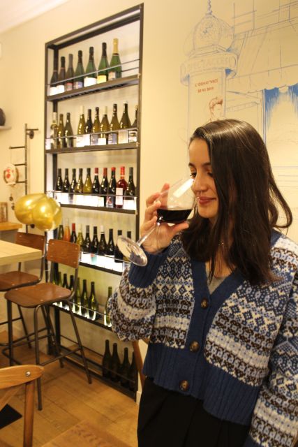 Paris: French Wine and Cheese Guided Tasting - Where the tasting starts: L’Oeno’Vice and Simon’s teaching style