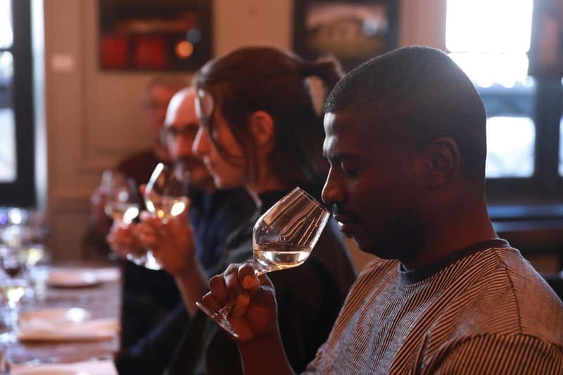 Paris: French Wine Tasting and Pairing in Montmartre - The sommelier experience: what quality looks like