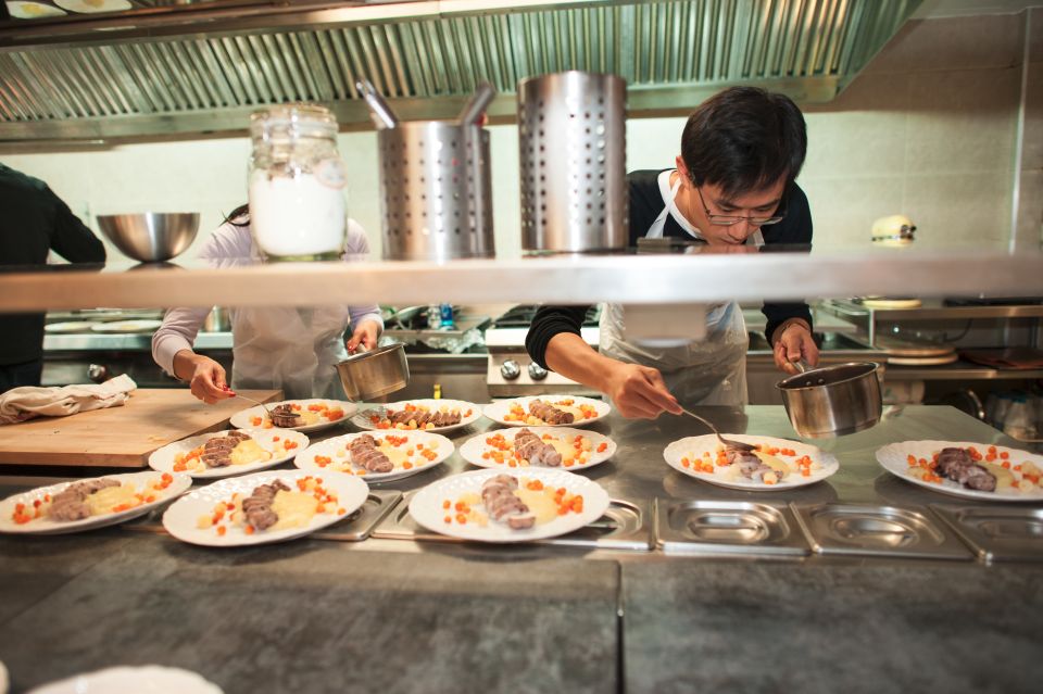 Paris: Full-Day Cooking Class with 3-Course Lunch - 10:30 Market Time: Choosing Ingredients That Set the Menu