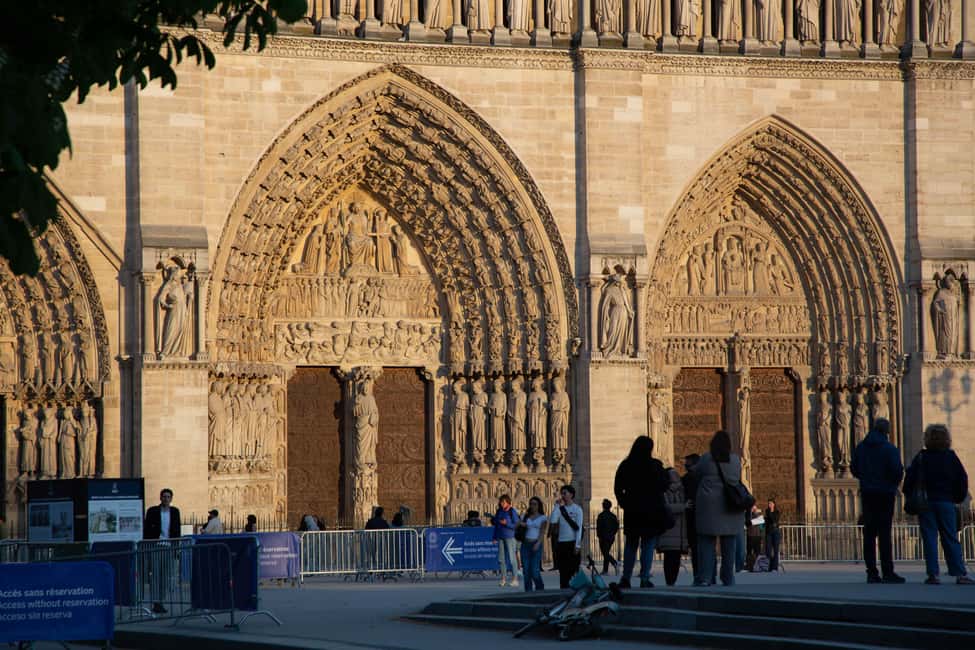 Paris: Ghosts and Dark Stories Guided Walking Tour - Vert-Galant Park: spooky past with a real local vibe