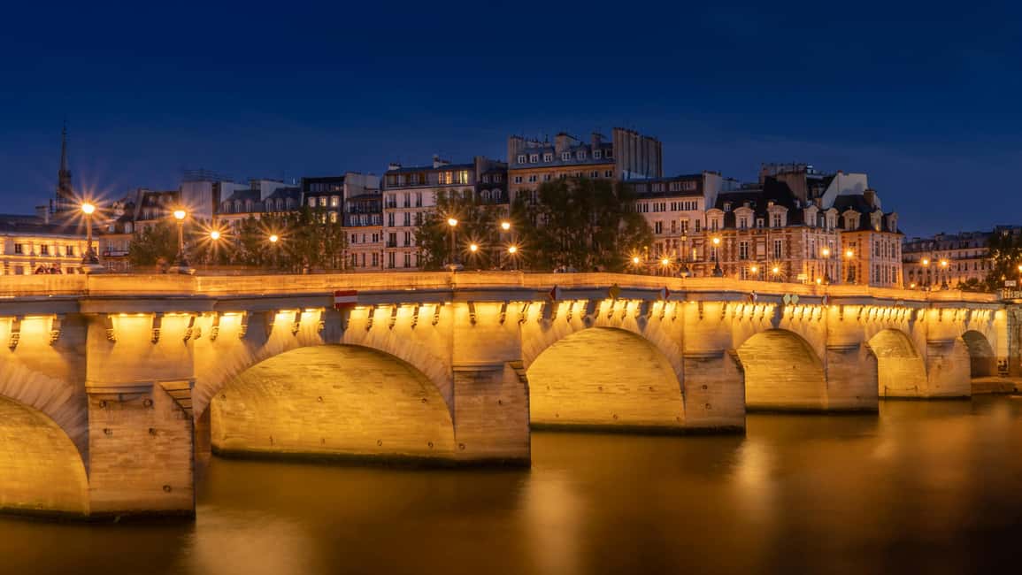 Paris: Ghosts and Dark Stories Guided Walking Tour - Rue de la Cité’s wandering tales: Wandering Nun and the Seine’s screams