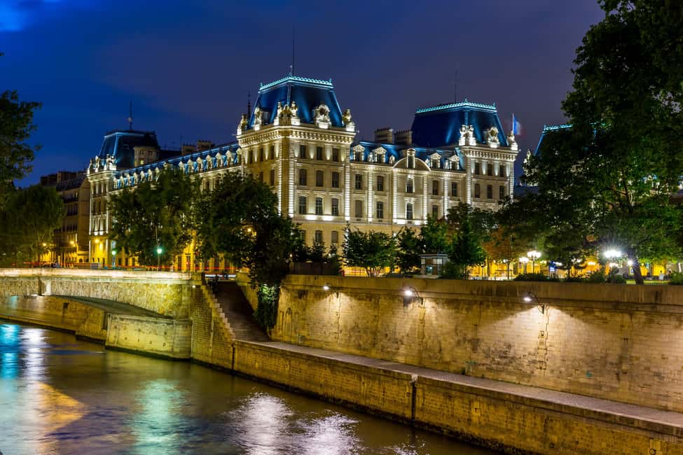 Paris: Ghosts, Legends & Mysteries Evening Walking Tour - A night-walk Paris: why this tour feels different