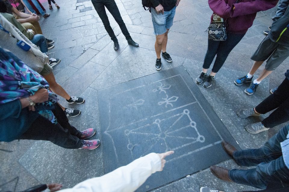 Paris: Ghosts, Legends & Mysteries Evening Walking Tour - Where you start: Pont Neuf and the Henri IV statue