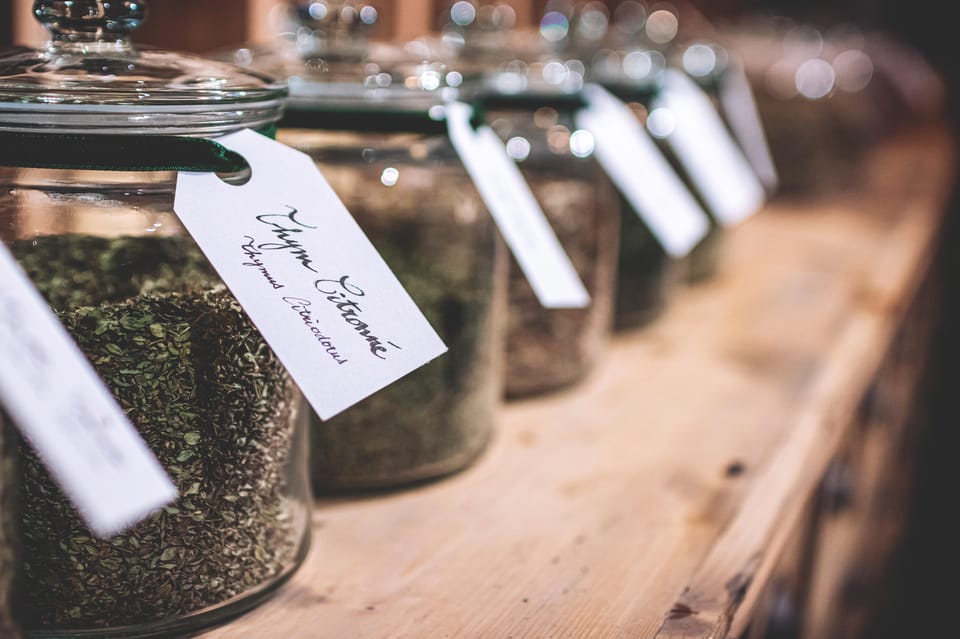 Paris gin making workshop in English - Choosing Botanicals: Your Recipe Starts with Your Nose