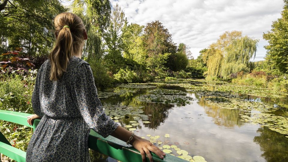Paris: Giverny & Versailles Small Group or Private Tour - The guides make the difference: what you should hope for