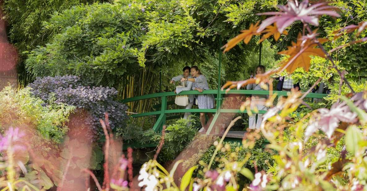 Paris: Giverny & Versailles Small Group or Private Tour - Versailles Palace: Sun King rooms, Hall of Mirrors, and what the guide adds
