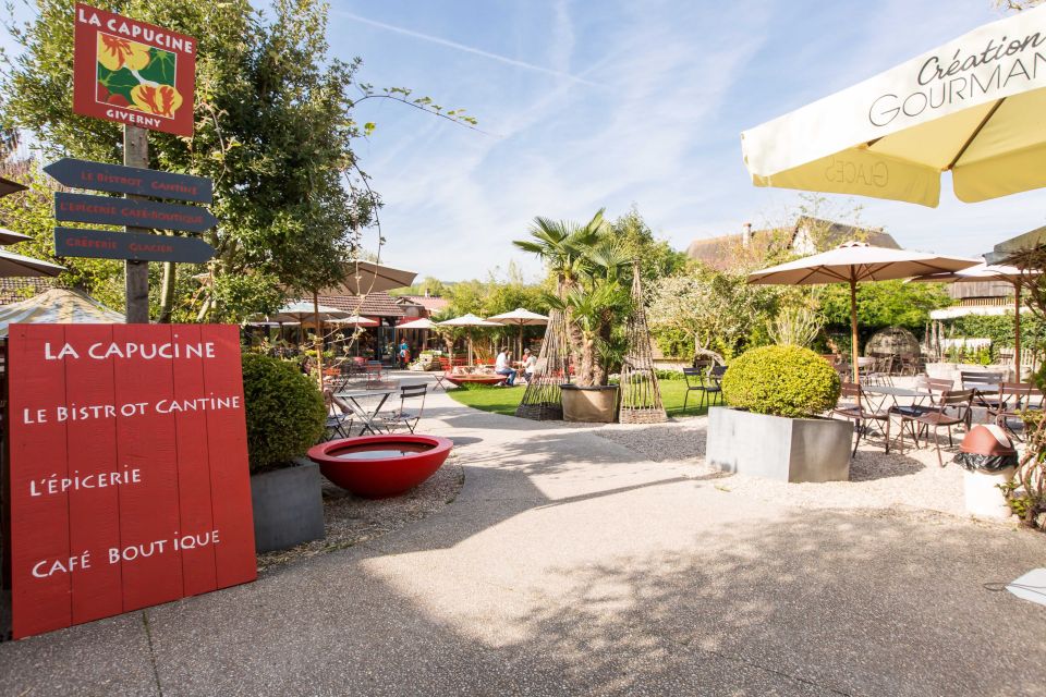 Paris: Giverny & Versailles Small Group or Private Tour - Small group vs private: choose the right size for your comfort and pace