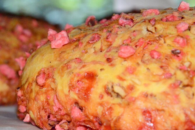 Paris Gourmet Food Tour and Louvre Museum Guided Tour in 1 Day - What the best guides tend to do on this tour (and what to look for)