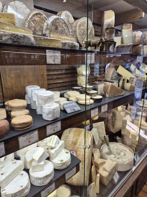 Paris Gourmet: Food Tour in South Montmartre - A Stop in On an 18th-Century Street: Shopkeepers, Not Just Sights