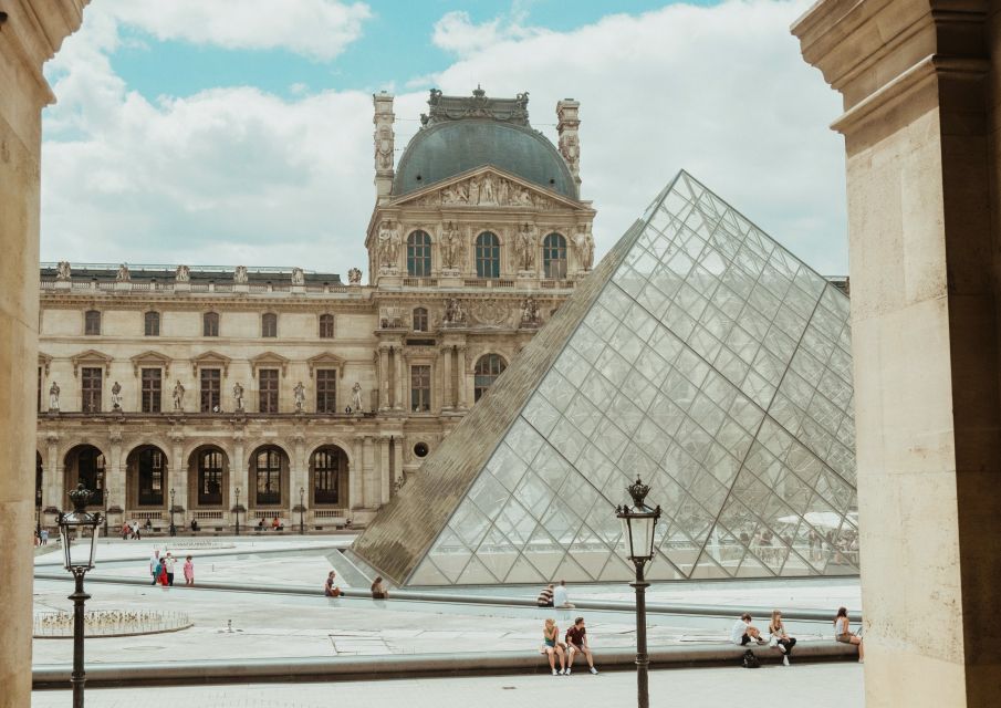 Paris: Gourmet Food Tour & Louvre Museums Guided Tour - Reserved Louvre Entry and Your Guide’s Fast Route