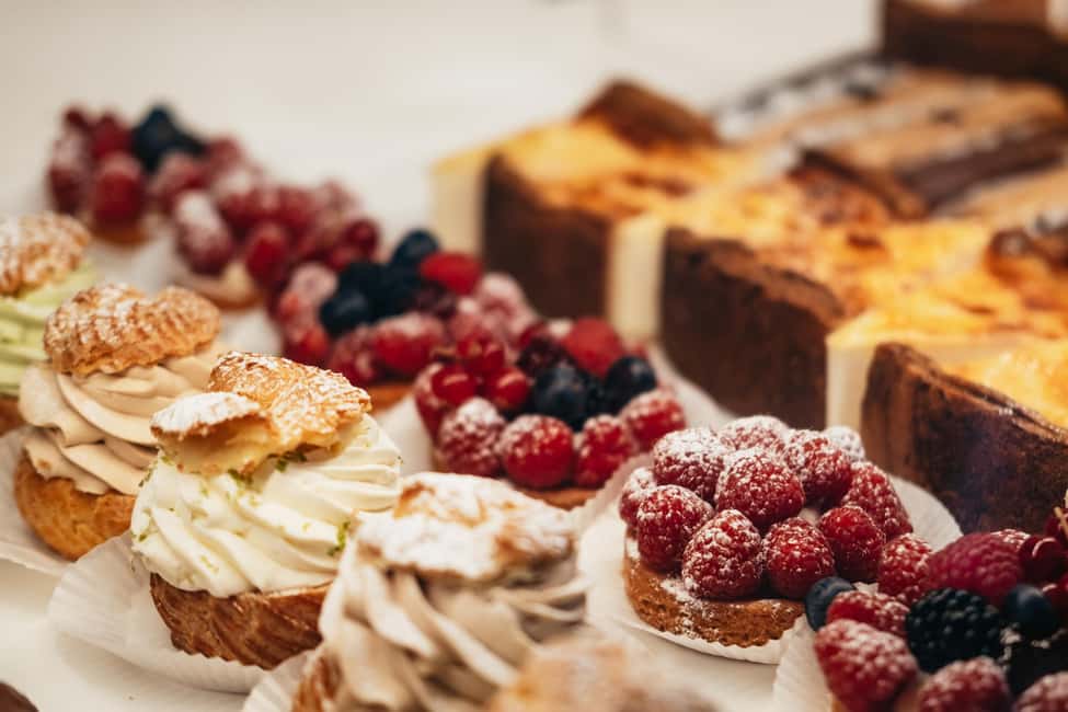 Paris: Gourmet Food Tour with Over 10 Tastings and Wine - Starting near La Comédie Française: where your Paris food walk really begins