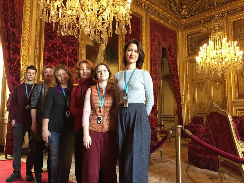 Paris: Guided Louvre Museum Tour with Optional Entry Ticket - Finding your guide at the Louvre: Louis XIV and the My Super Tour sign