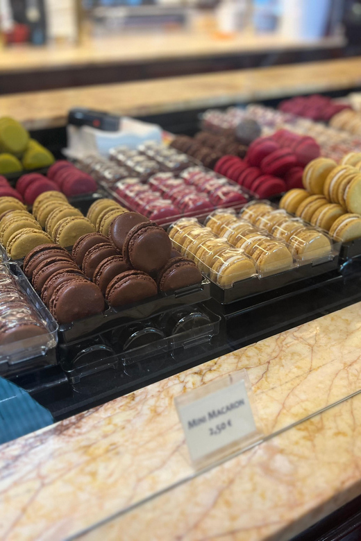 Paris: Guided Montmartre Walking Tour with Food & Wine - The Guide: Stories, Pacing, and Helpful Suggestions You Can Use