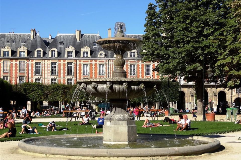 Paris: Guided tour of Marais in German - Place des Vosges: the oldest square in Paris, and what to notice