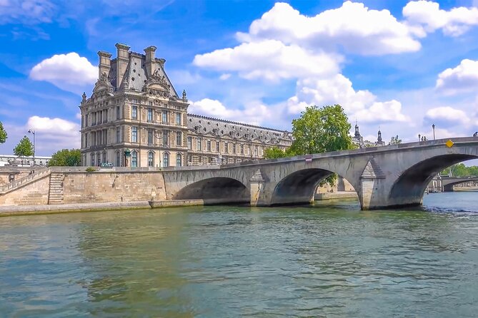 Paris Half Day Tour & Cruise, Private Guide & Louvre Entrance - Photo-Stop Style Sightseeing: Eiffel Tower, Notre-Dame, and Concorde