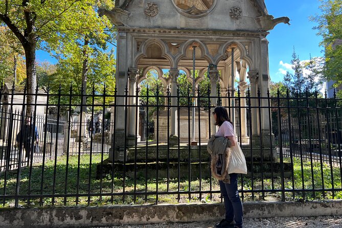 Paris: Haunted Père Lachaise Cemetery Guided Tour - The 2-hour route: what you’ll actually see at Père-Lachaise