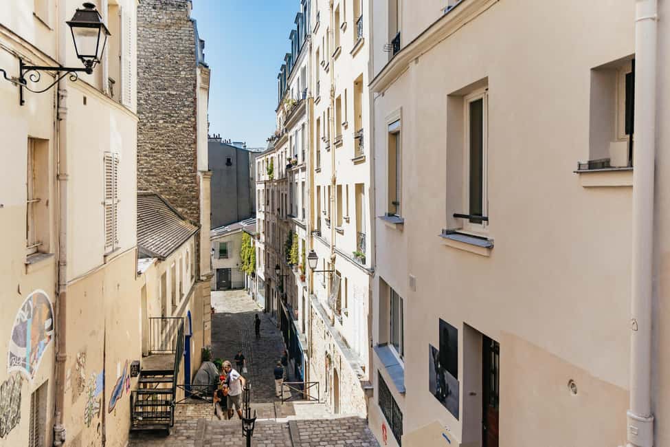 Paris: Hidden Gems of Montmartre with Local Guide - Vineyards, Cabaret Le Lapin Agile, and Montmartre’s weird charm