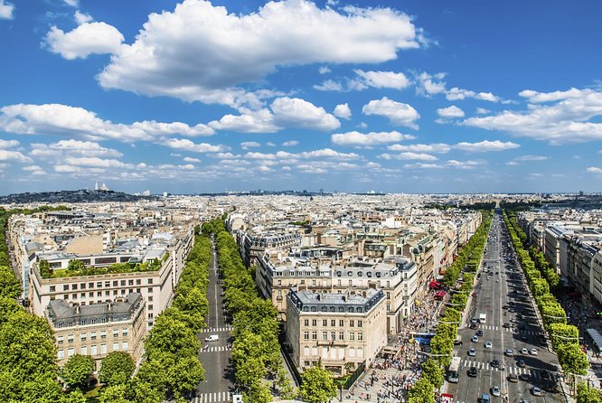 Paris Highlights Immersive Coach Tour - The Audio Guide Reality: Recorded Narration, Multiple Languages, and Noise