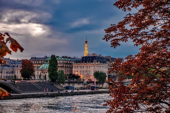 Paris highlights sightseeing tour with private Transportation - Why this private Paris highlights tour feels different than a bus day