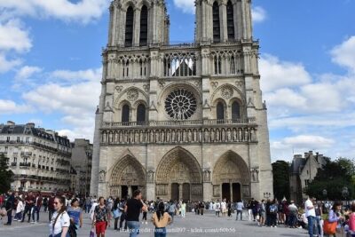 Paris Historic Private 3-hour Walking Tour with WWII Landmarks - Le Marais Jewish quarter: Holocaust Memorial and Rue des Rosiers