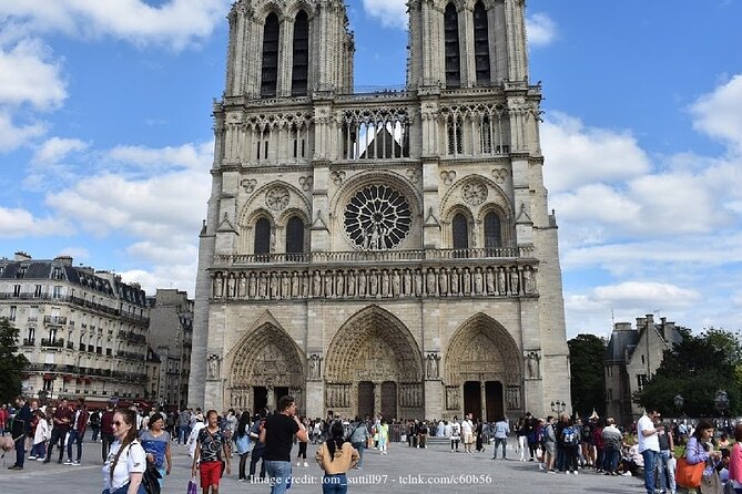 Paris Historic Private 3-hour Walking Tour with WWII Landmarks - Le Marais Jewish quarter: Holocaust Memorial and Rue des Rosiers