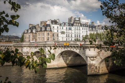 Paris History Walk: Medieval Marais, Notre Dame Islands & Stories - The medieval Marais stops: Hôtel de Sens, Maison Faust, and the Philippe Auguste Wall
