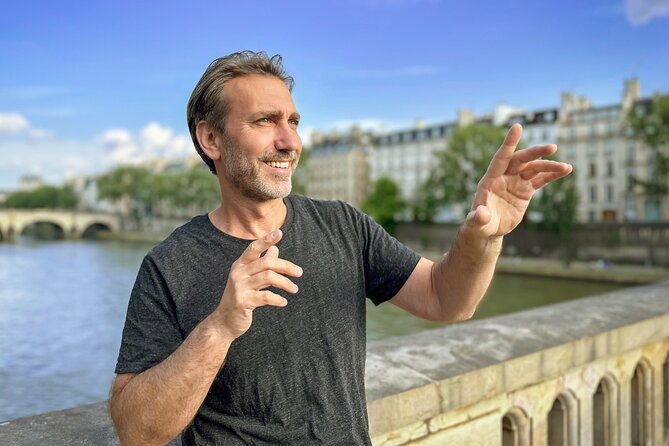 Paris History Walk: Medieval Marais, Notre Dame Islands & Stories - Île de la Cité and Notre-Dame: Paris starts here