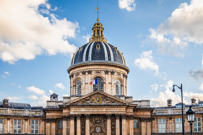 Paris History Walk: Medieval Marais, Notre Dame Islands & Stories - Marché aux Fleurs and Palais de Justice: beauty next to power