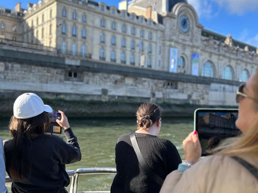 Paris: Hop-On Hop-Off Seine Cruise Pass with 9 Stops - How the hop-on hop-off flow really works