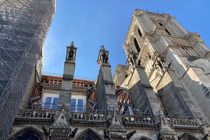 Paris Île de la Cité and Notre-Dame Walking Tour With Crypt - What you’re really buying for $48: guide time plus crypt access