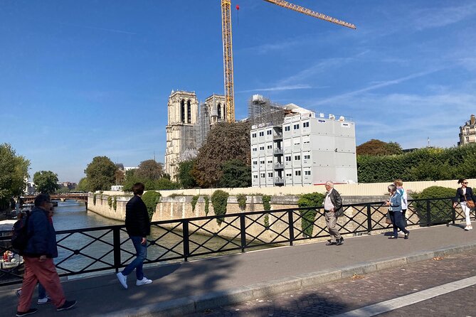 Paris Île de la Cité and Notre-Dame Walking Tour With Crypt - Crypt time: what the Archaeological Crypt visit really gives you
