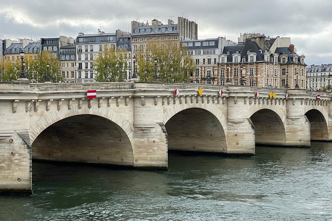 Paris Ile-de-la-Cité Walking Tour: Max 6 People Group or Private - Île Saint-Louis: picture-perfect streets and Seine-side perspectives